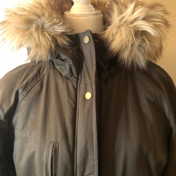 H&M Jacket green winter jacket. Fit more like a medium. - Picture 3 of 9